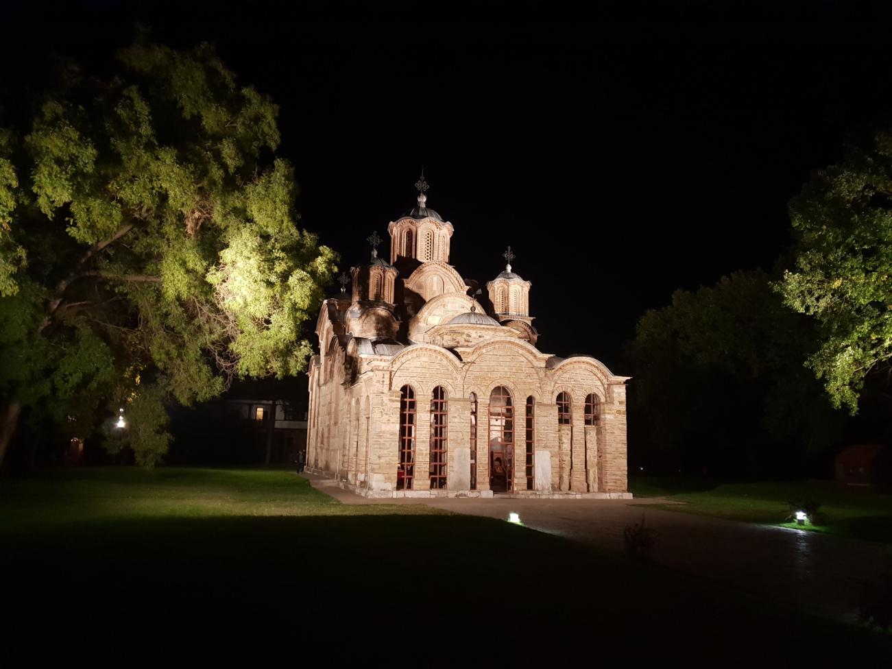 Манастир Грачаница након вечерње службе 28. септембра 2018. године